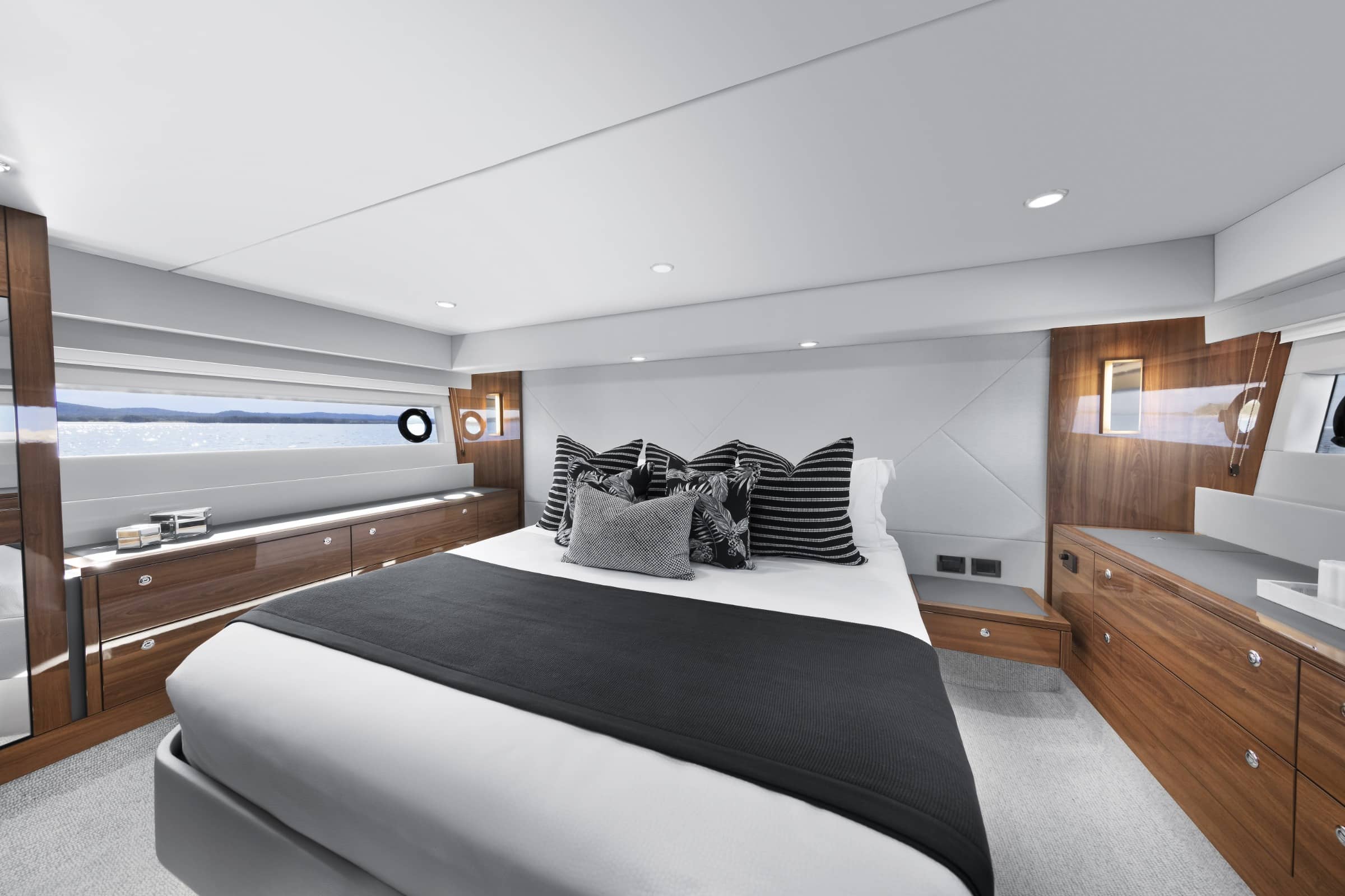 Maritimo M55 Black Edition Desktop52 (1)