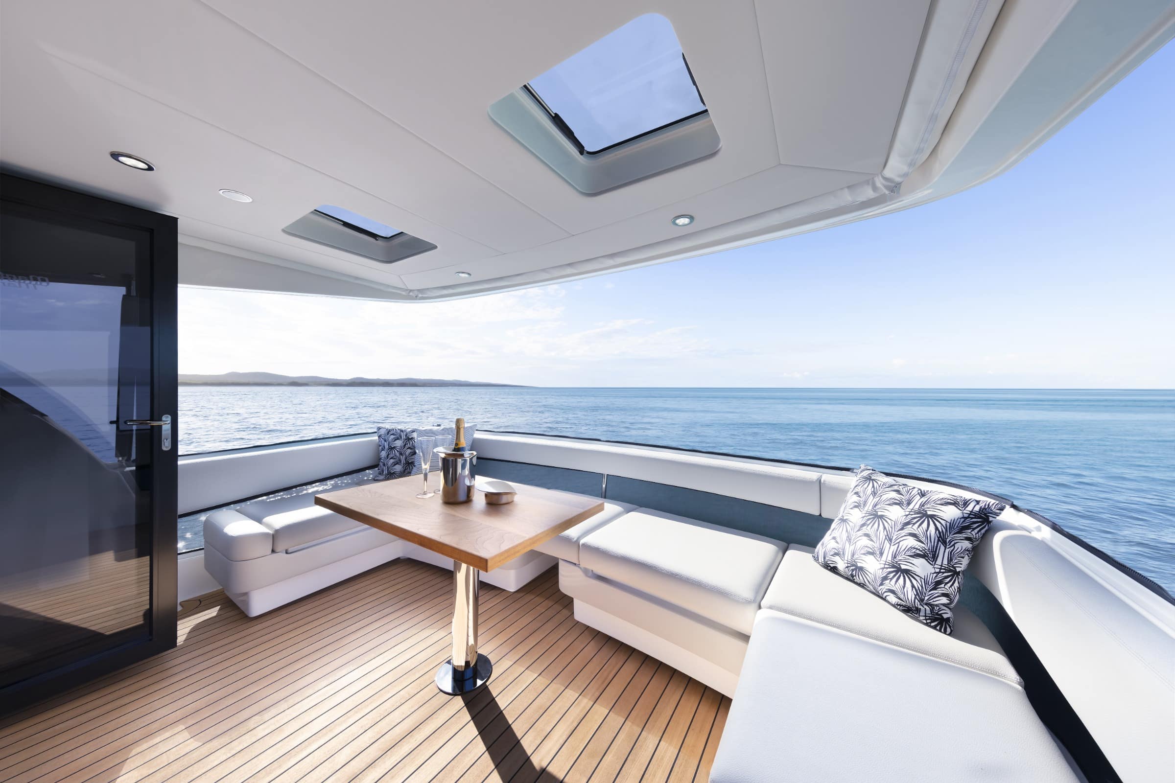 Maritimo M55 Black Edition Desktop60 (2)